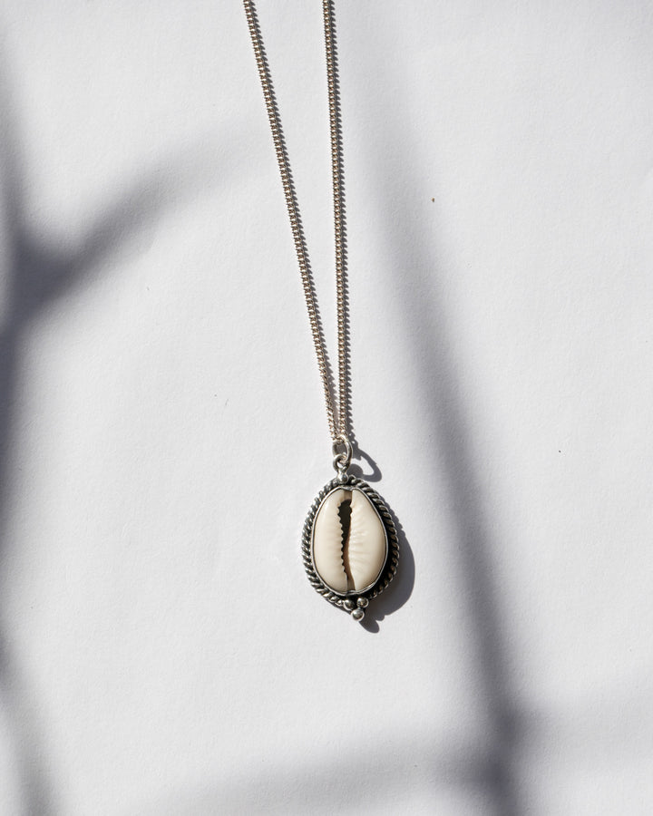 Ola White shell ~ Necklace