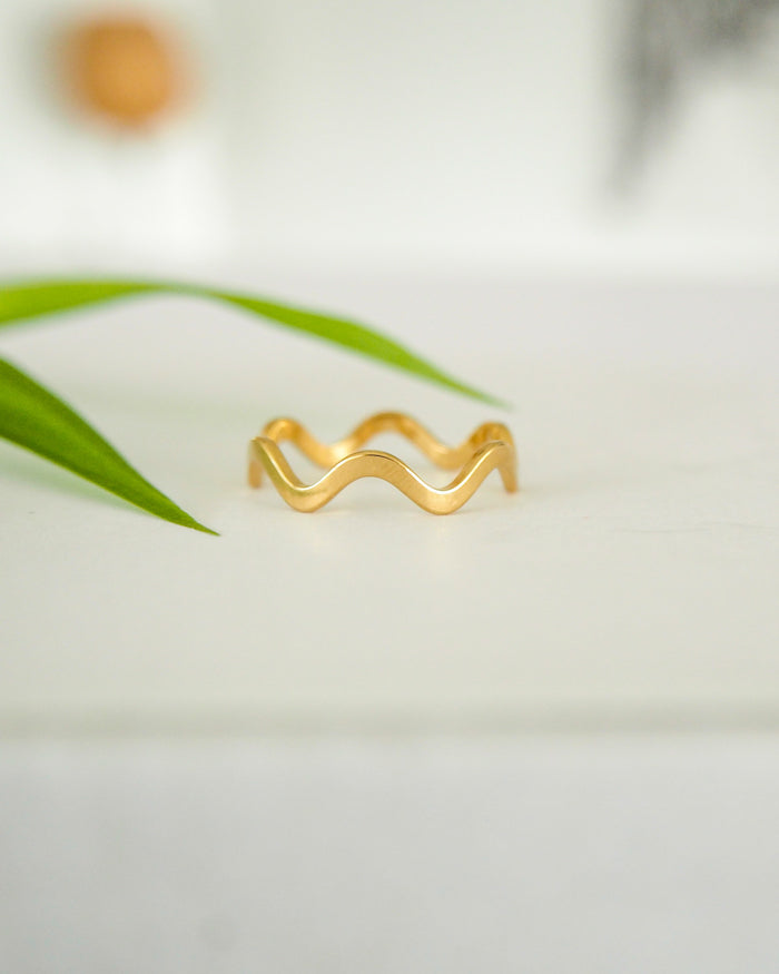 Wave golden ring