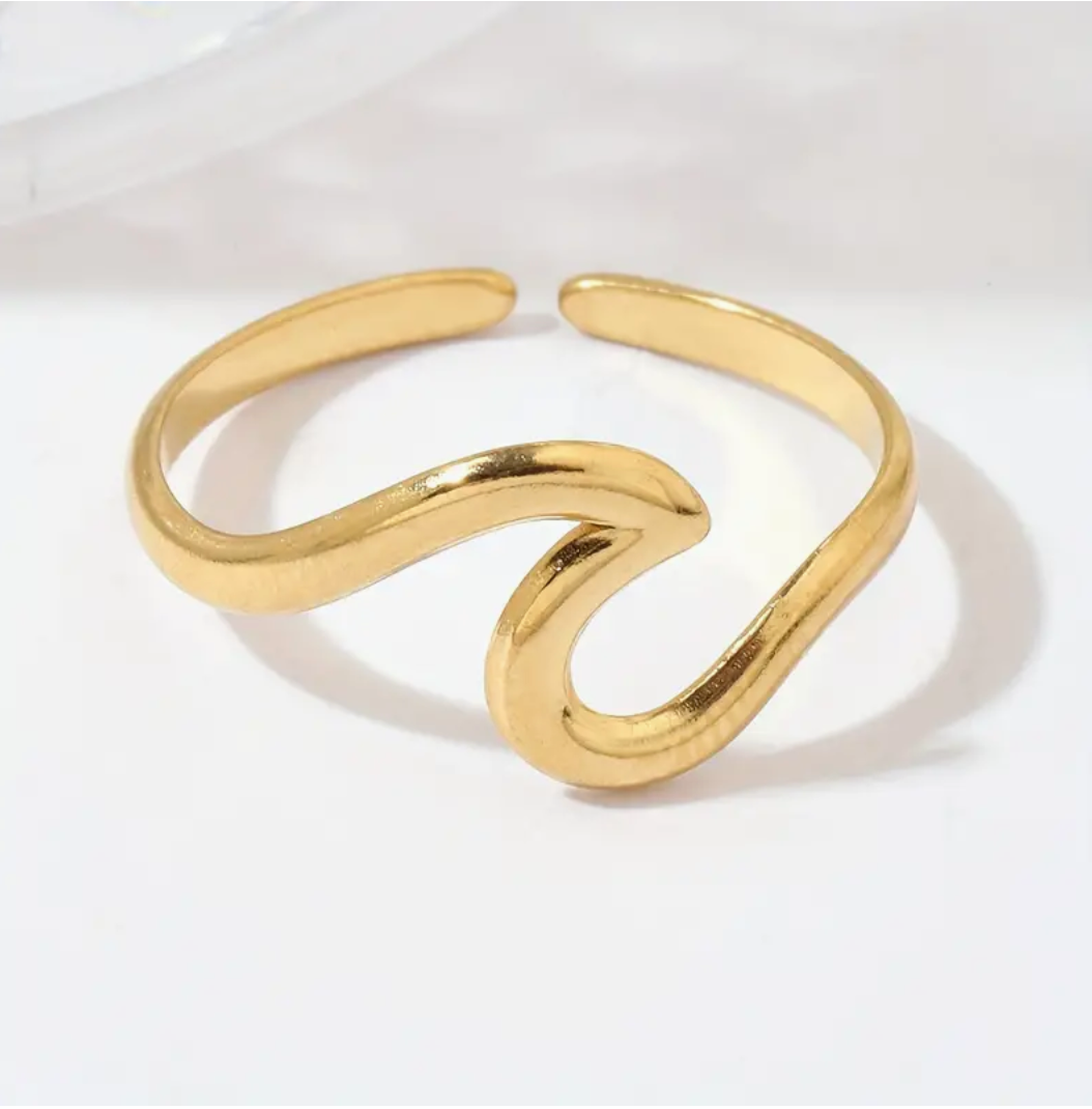 Wave golden ring